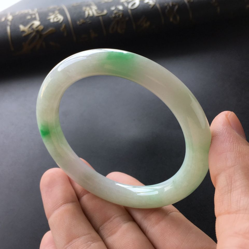 (超值推荐)糯冰种飘翠圆条手镯(56.2mm)