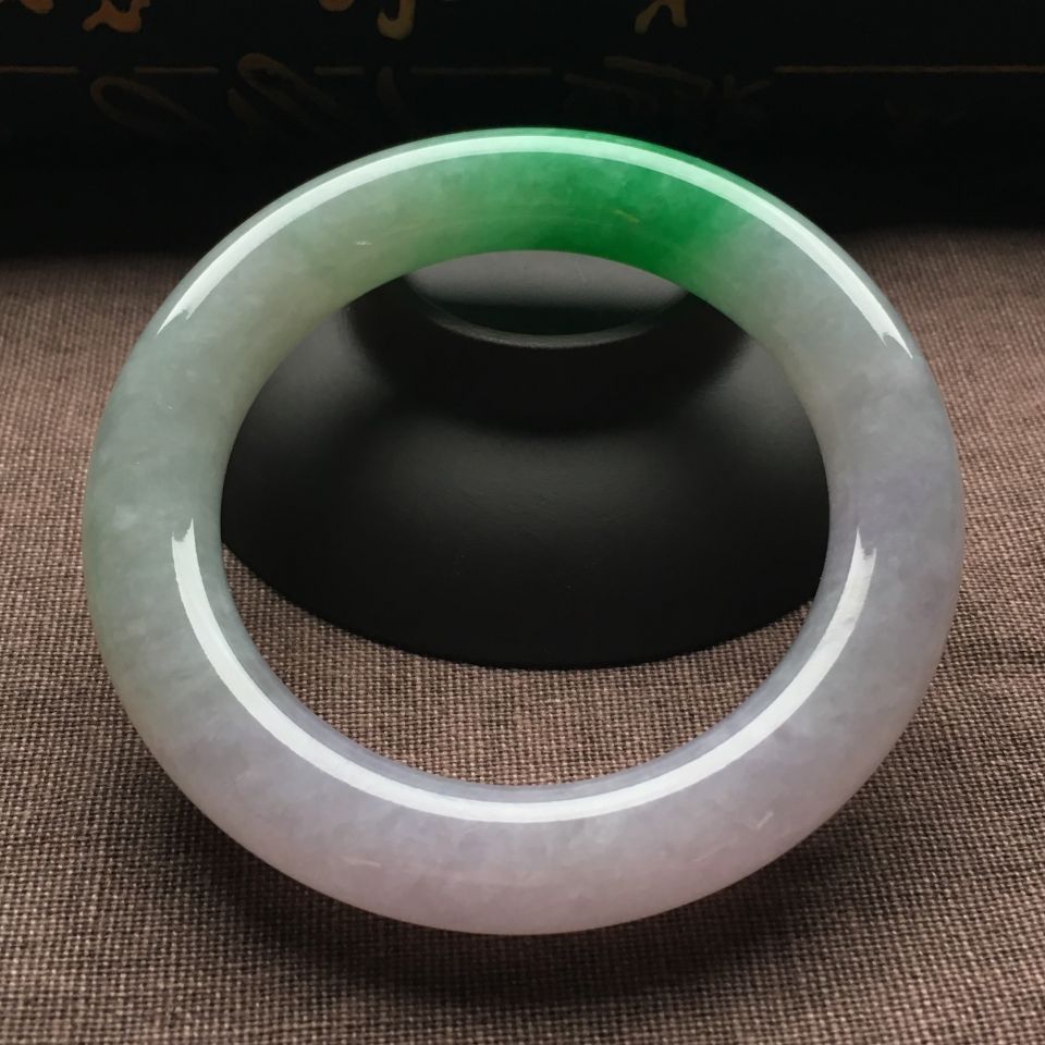 （超值推荐）糯冰种淡春带彩圆条手镯（56mm）