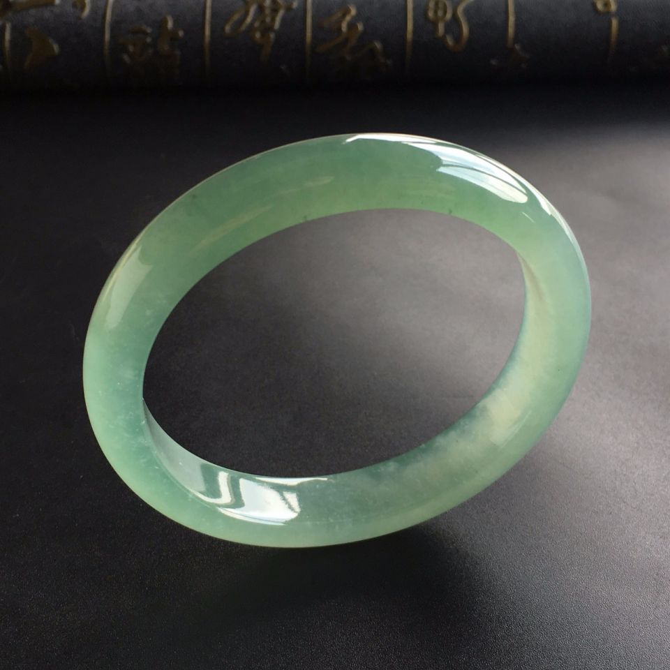 (超值推荐)冰种晴水贵妃镯(57mm-52mm)