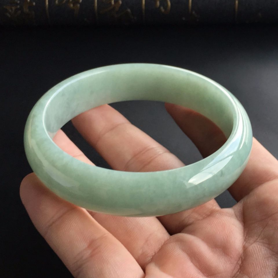 (超值推荐)糯冰种晴水手镯(63mm)