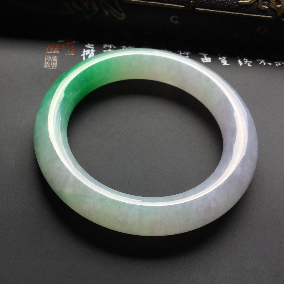 （超值推荐）糯冰种淡春带彩圆条手镯（56mm）