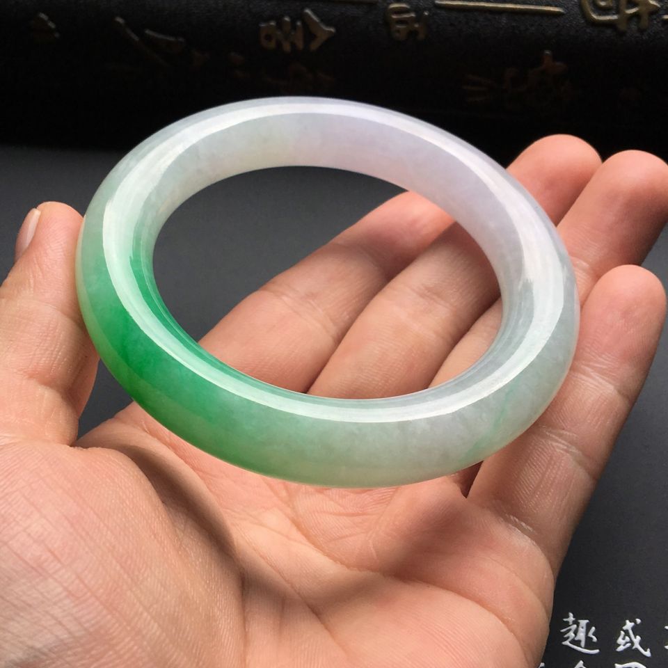 （超值推荐）糯冰种淡春带彩圆条手镯（56mm）