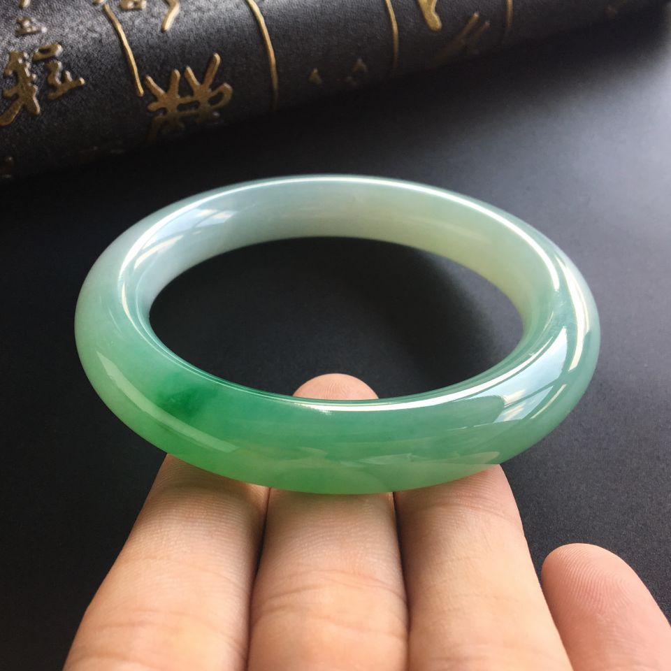 (超值推荐)糯冰种晴水飘翠圆条手镯(58mm)