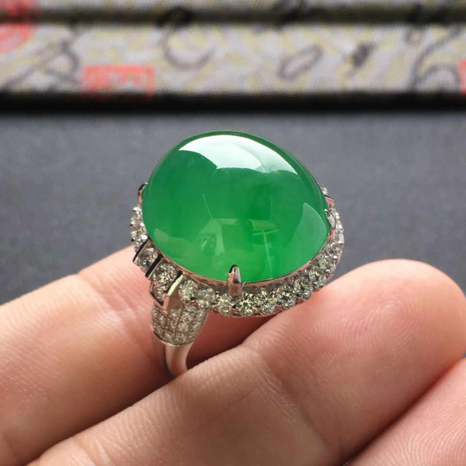 (超值推荐)冰种翠绿镶白金钻石戒指