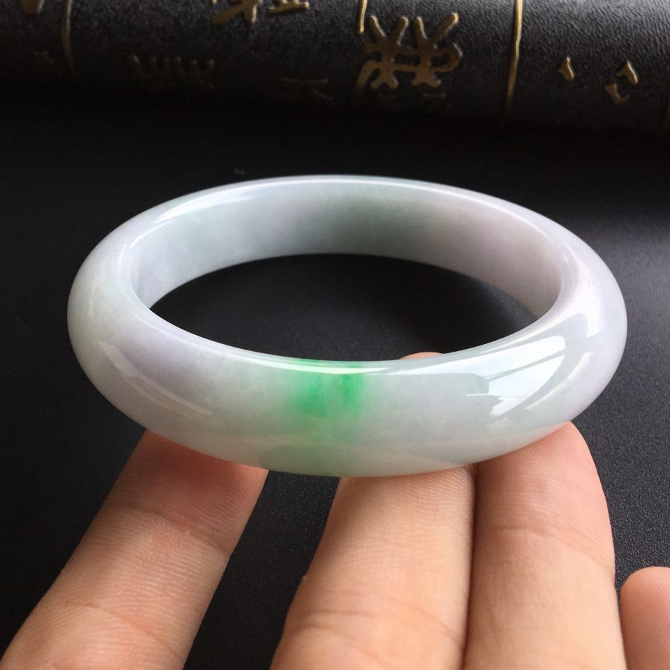 (超值推荐)糯冰种略飘翠手镯(55.2mm)