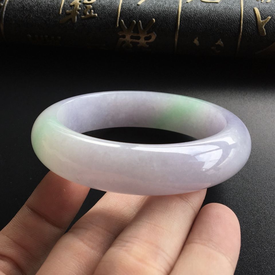 (超值推荐)糯冰种春带彩手镯(55.5mm)