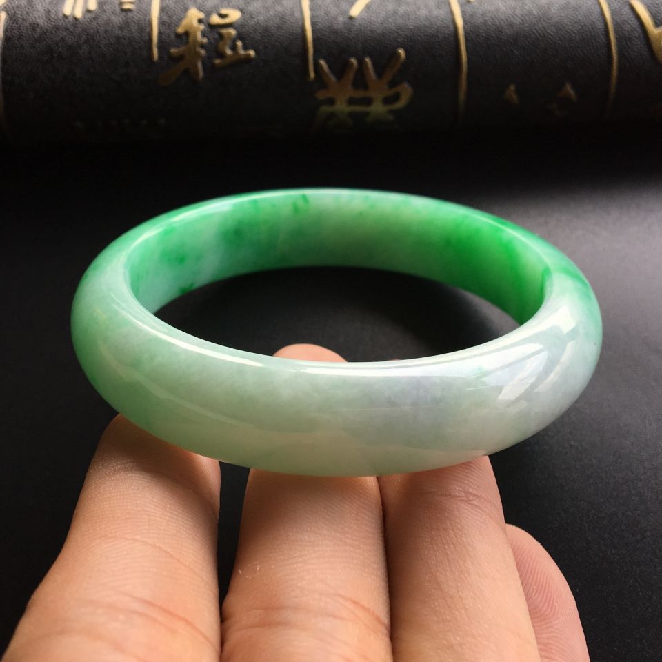 (超值推荐)糯冰种飘翠手镯(55.2mm)