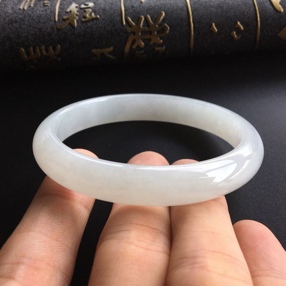 (超值推荐)糯冰种淡晴水手镯(56.6mm)