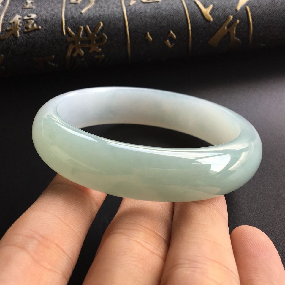 (超值推荐)糯冰种晴水手镯(57.8mm)