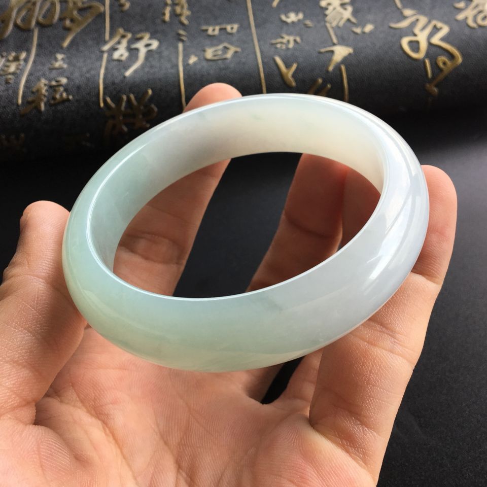 (超值推荐)糯冰种晴水手镯(57.8mm)