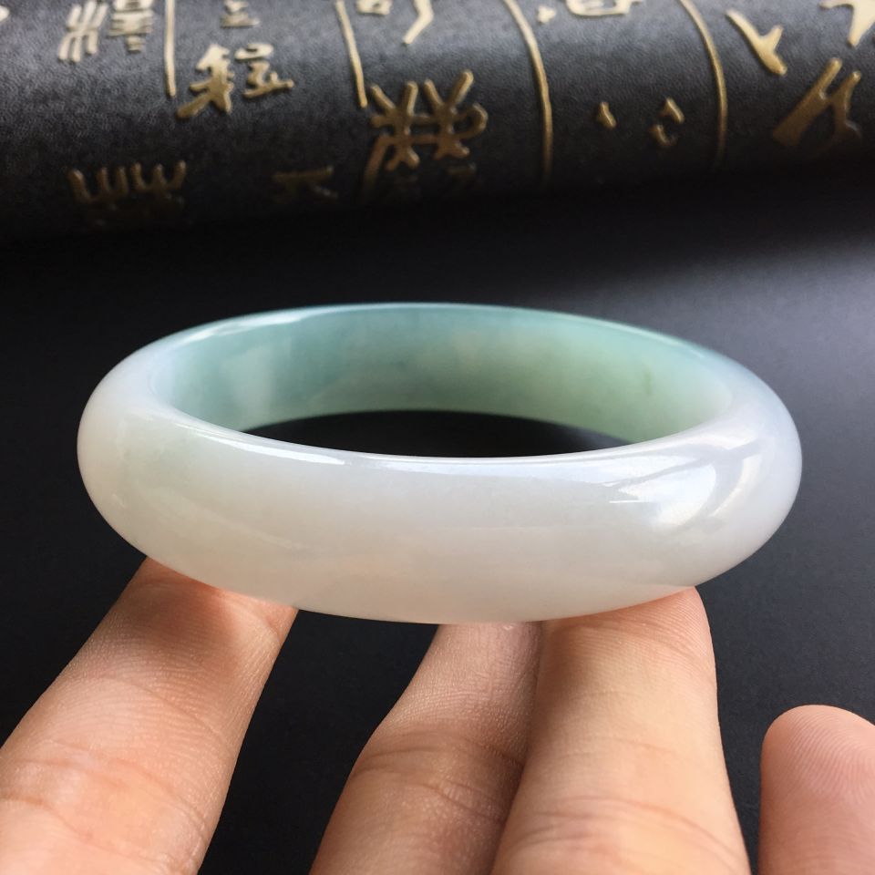 (超值推荐)糯冰种晴水手镯(59.7mm)