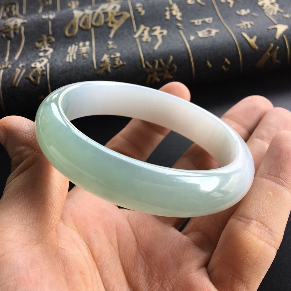 (超值推荐)糯冰种晴水手镯(59.7mm)