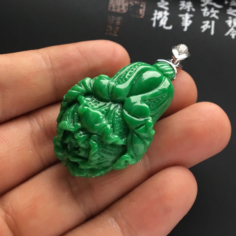 （超值推荐）糯冰种翠色白菜挂件（金扣）