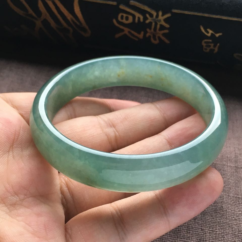 （超值推荐）糯冰种晴水略带黄翡手镯（58.5mm）