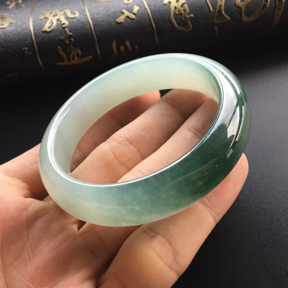 (超值推荐)糯冰种晴水飘花手镯(55.6mm)