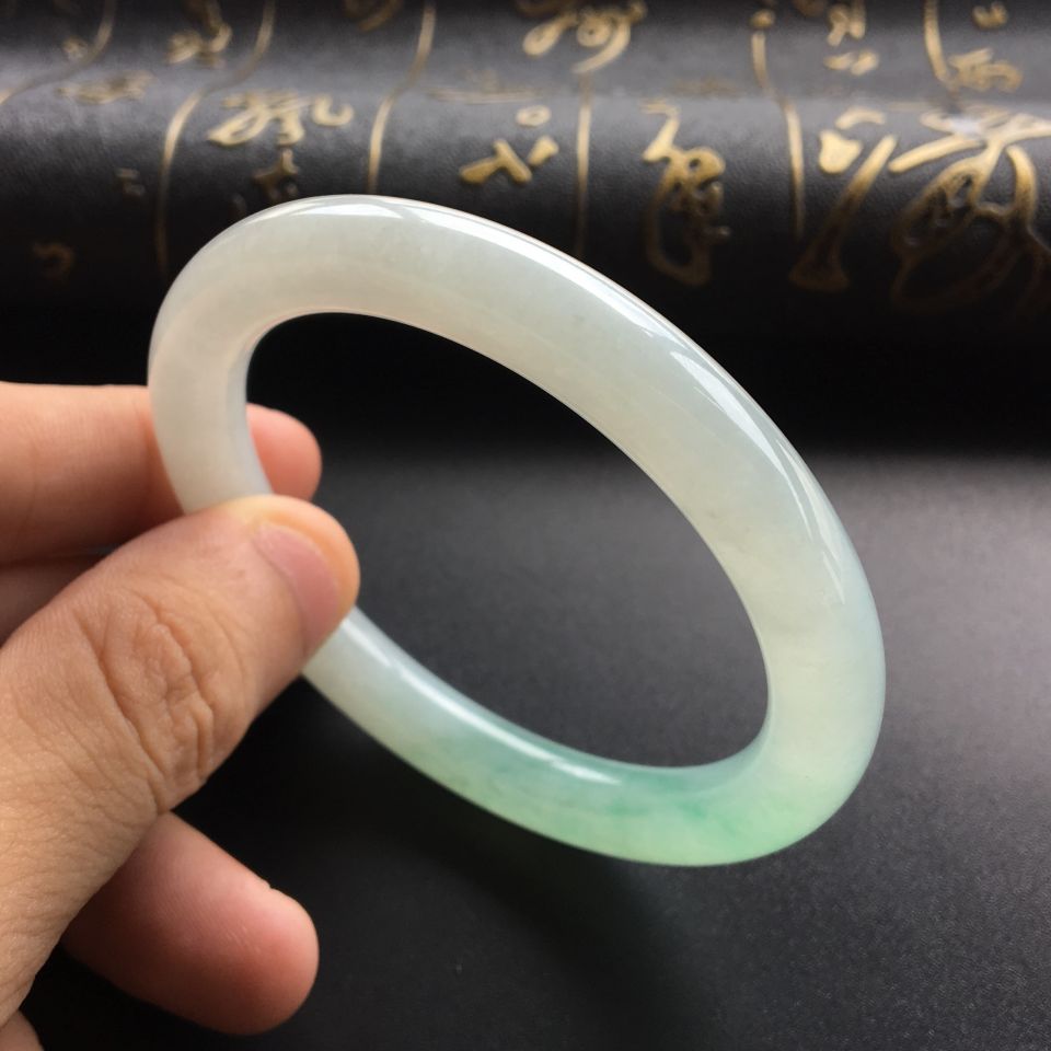 (超值推荐)糯冰种晴水圆条手镯(54.4mm)