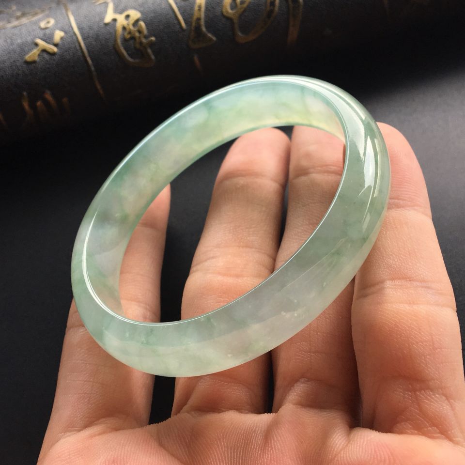 (超值推荐)冰种飘花贵妃镯(54.4mm-47.6mm)