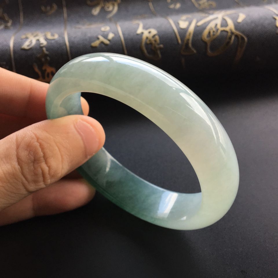 (超值推荐)糯冰种晴水飘花手镯(55.6mm)