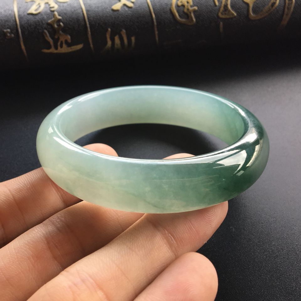 (超值推荐)糯冰种晴水飘花手镯(55.6mm)