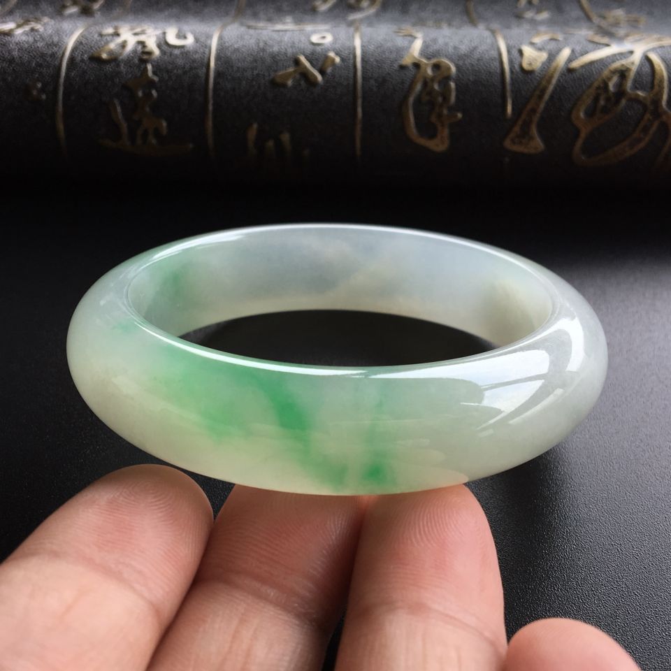 (超值推荐)糯冰种飘翠手镯(53mm)