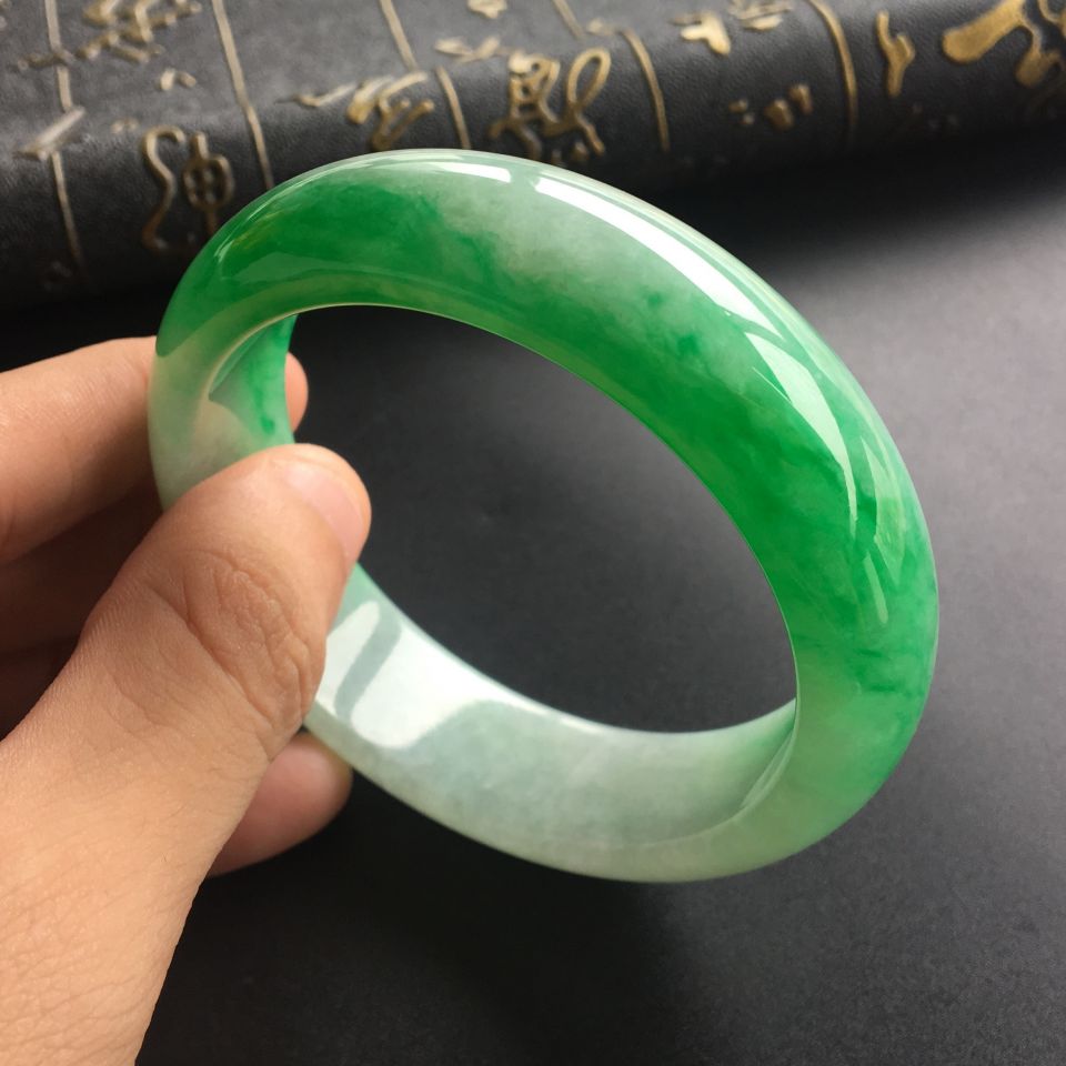 (超值推荐)糯冰种飘阳绿手镯(59.1mm)
