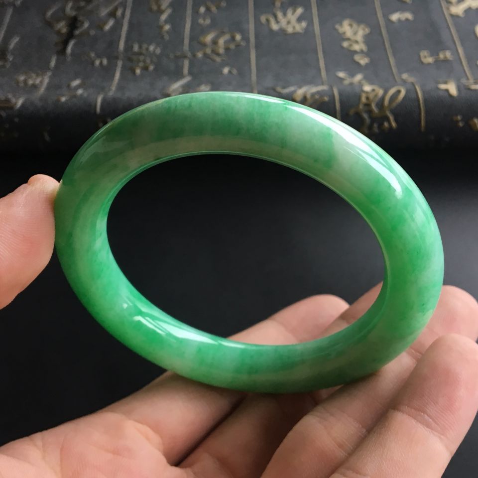 (超值推荐)糯冰种飘翠圆条手镯(56.4mm)