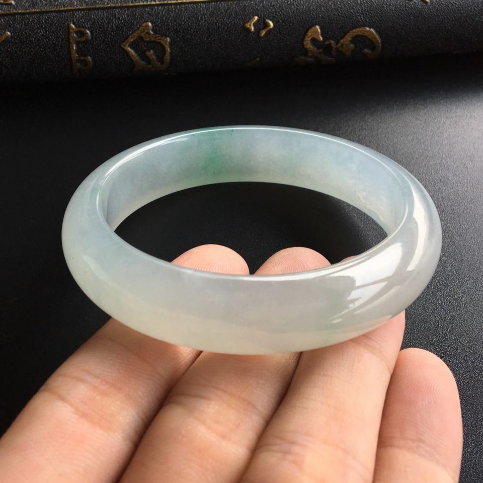 (超值推荐)冰种略飘翠手镯(56.5mm)