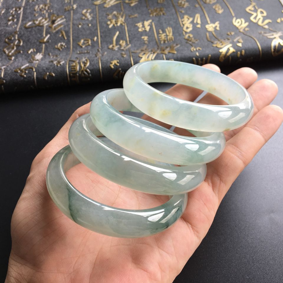 (超值推荐)冰种飘花手镯(一批走)(54.6mm-57.5mm)