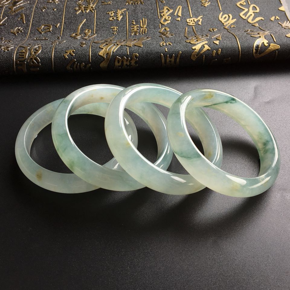 (超值推荐)冰种飘花手镯(一批走)(54.6mm-57.5mm)