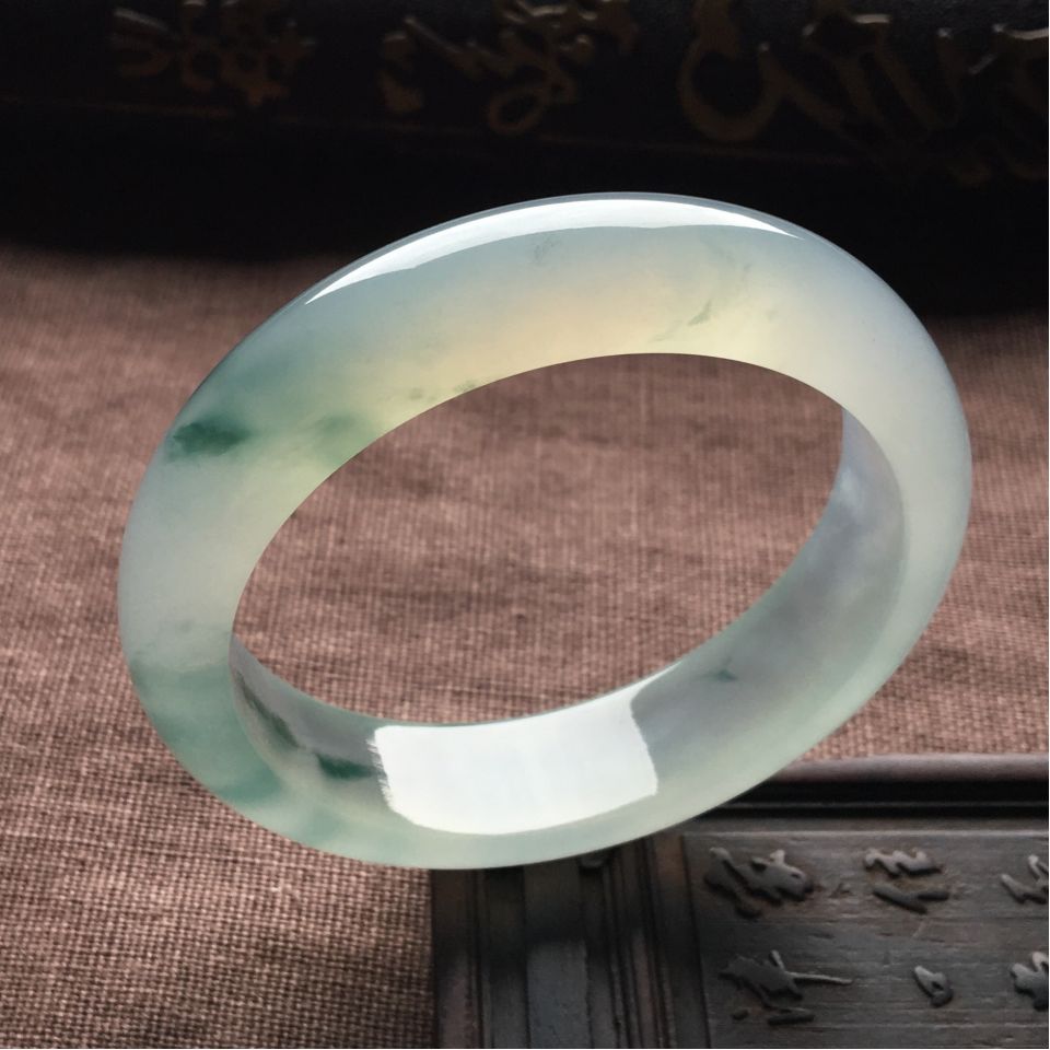 （超值推荐）冰种飘花手镯（53mm）