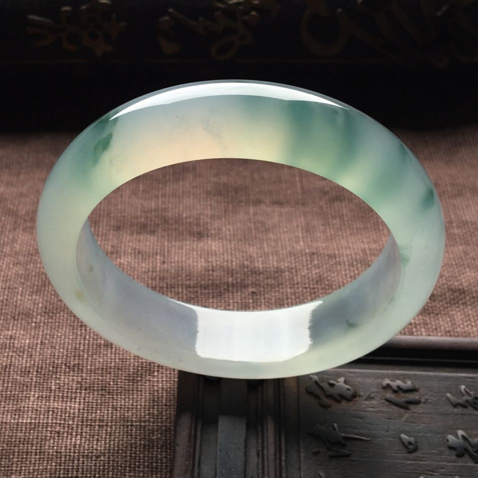 （超值推荐）冰种飘花手镯（53mm）