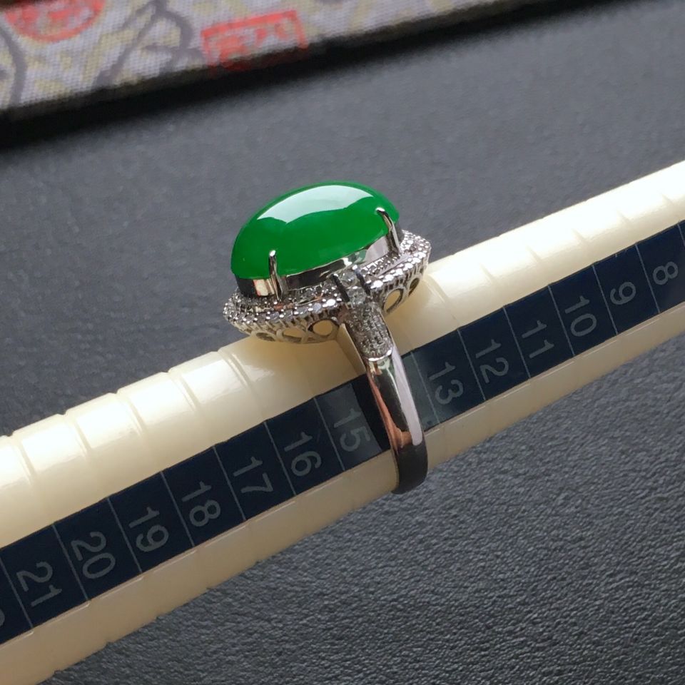 (超值推荐)糯冰种深绿镶白金钻石戒指