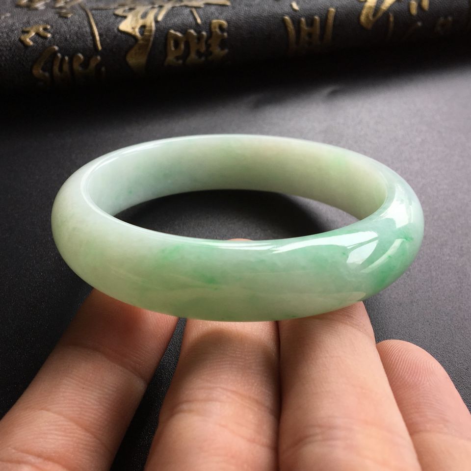 (超值推荐)糯冰种飘翠手镯(53.6mm)