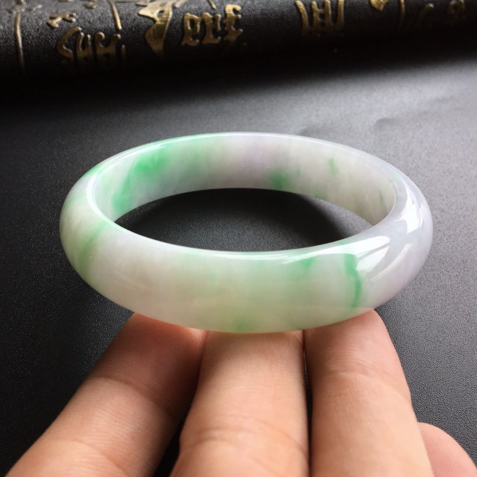 (超值推荐)糯冰种飘翠手镯(55.5mm)