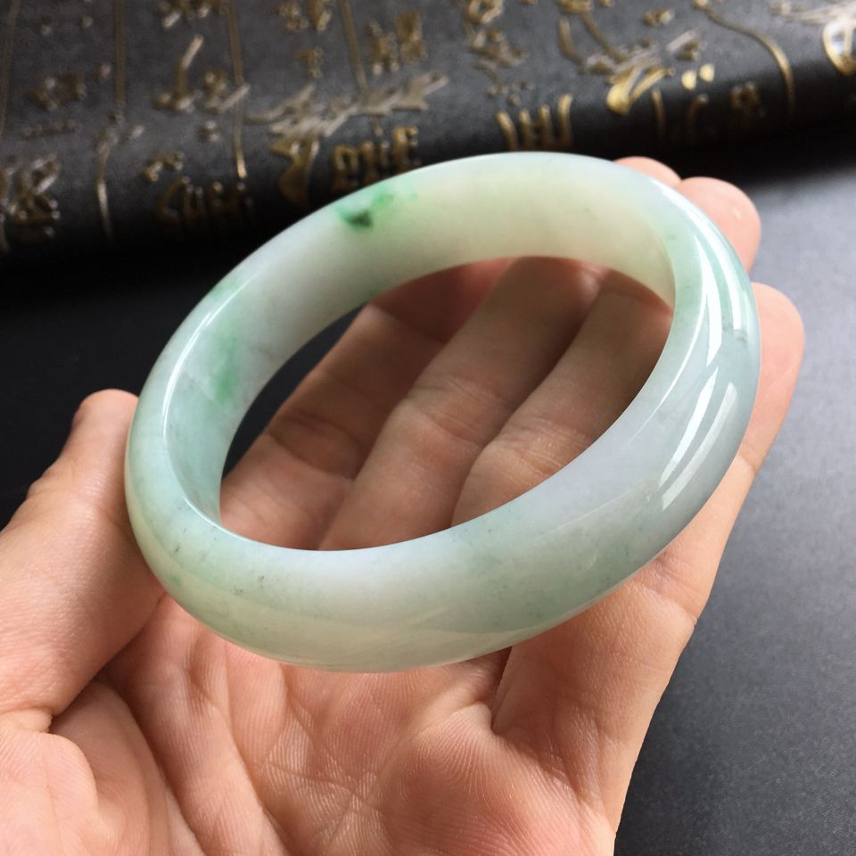 (超值推荐)糯冰种飘翠手镯(58.6mm)