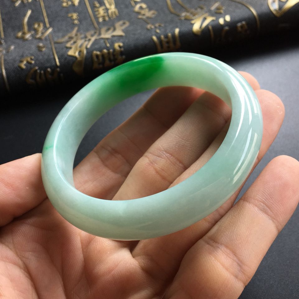 (超值推荐)糯冰种飘翠手镯(56.3mm)