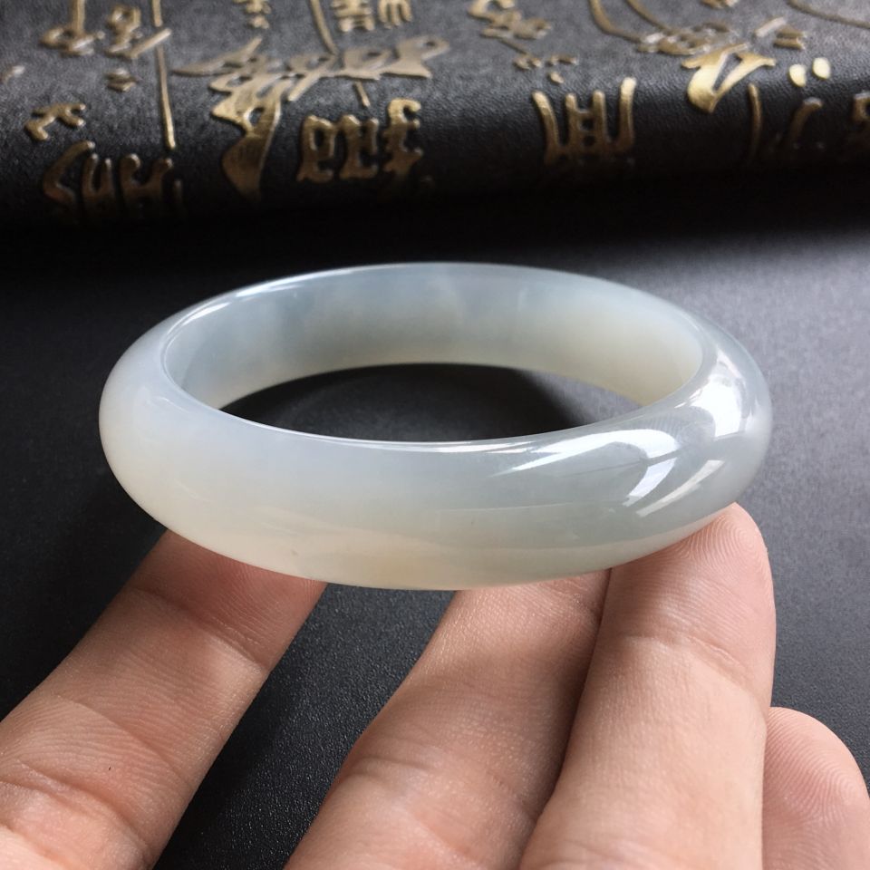 (超值推荐)糯冰种晴水手镯(54mm)