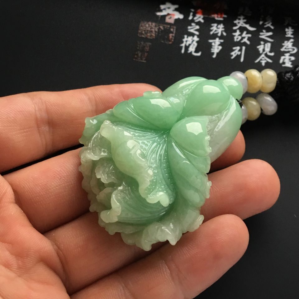 （超值推荐）糯冰种豆色白菜挂件