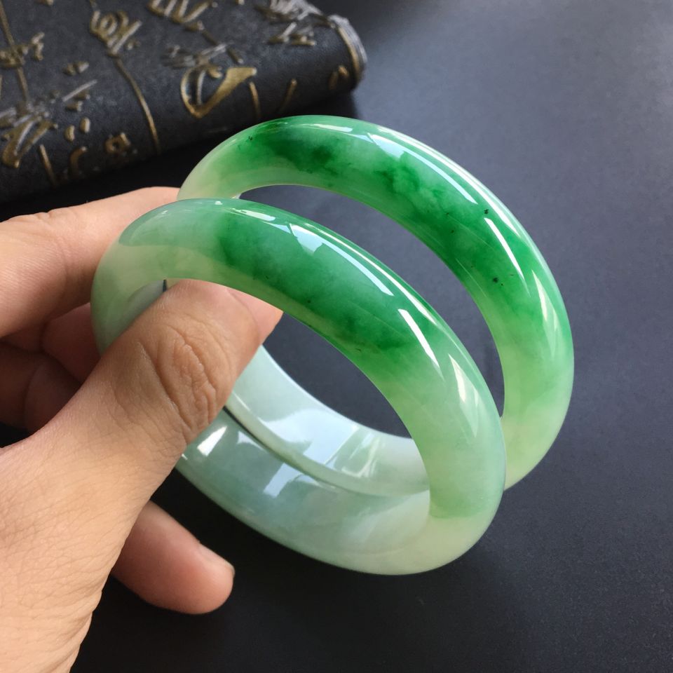 (超值推荐)糯冰种飘翠手镯(一对)(56mm/57.8mm)