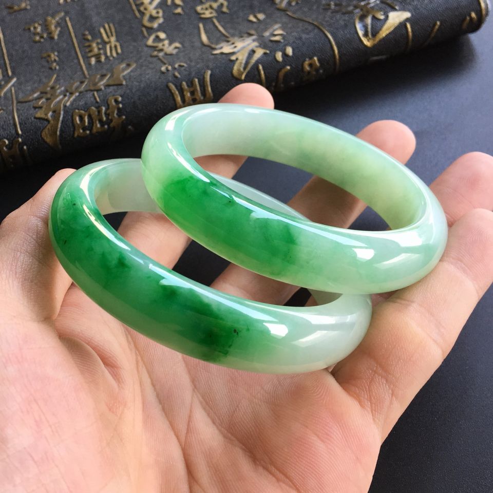 (超值推荐)糯冰种飘翠手镯(一对)(56mm/57.8mm)