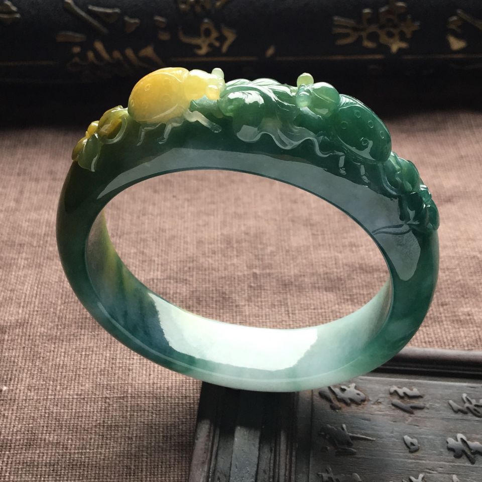 （超值推荐）糯冰种飘花带黄翡富甲天下雕花贵妃镯（56mm-50mm）