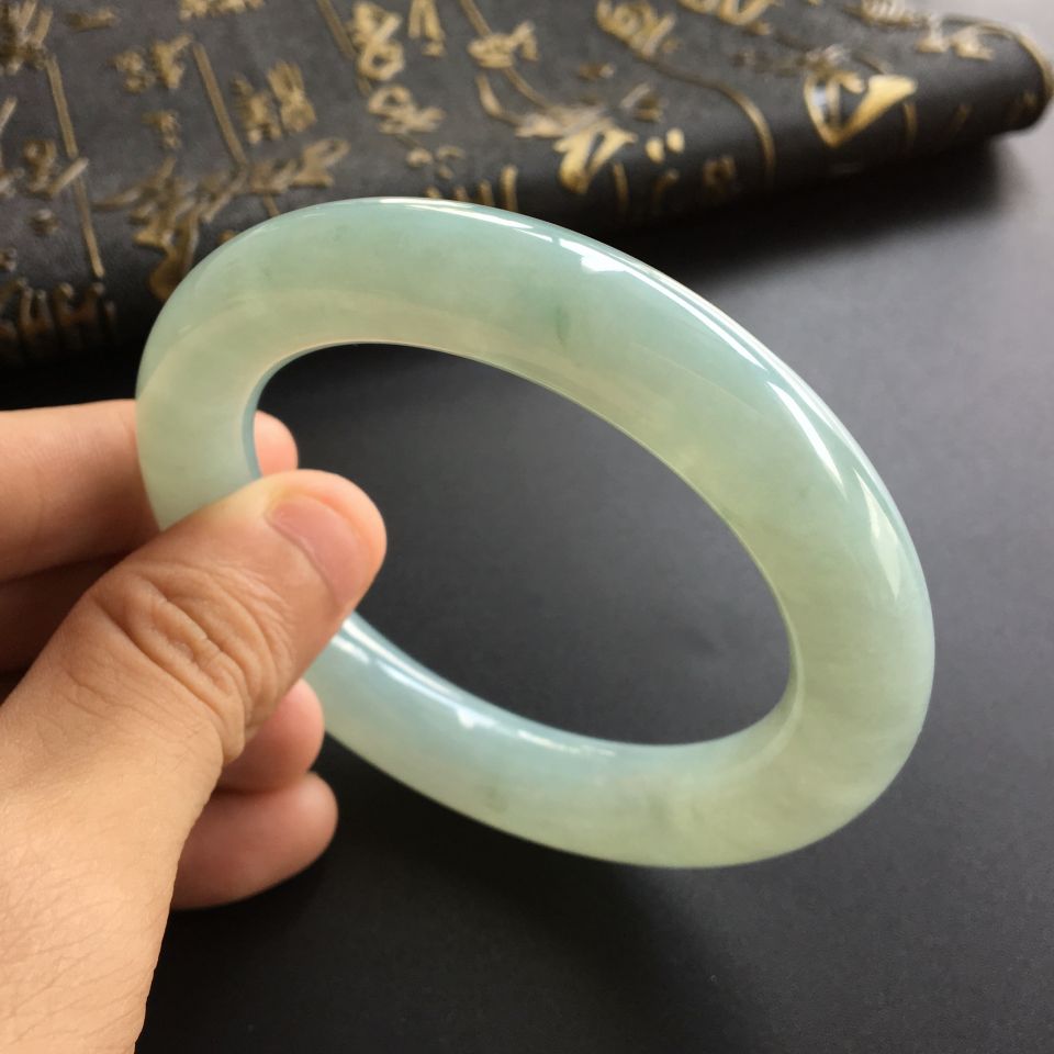 (超值推荐)糯冰种晴水略飘花圆条手镯(57.6mm)