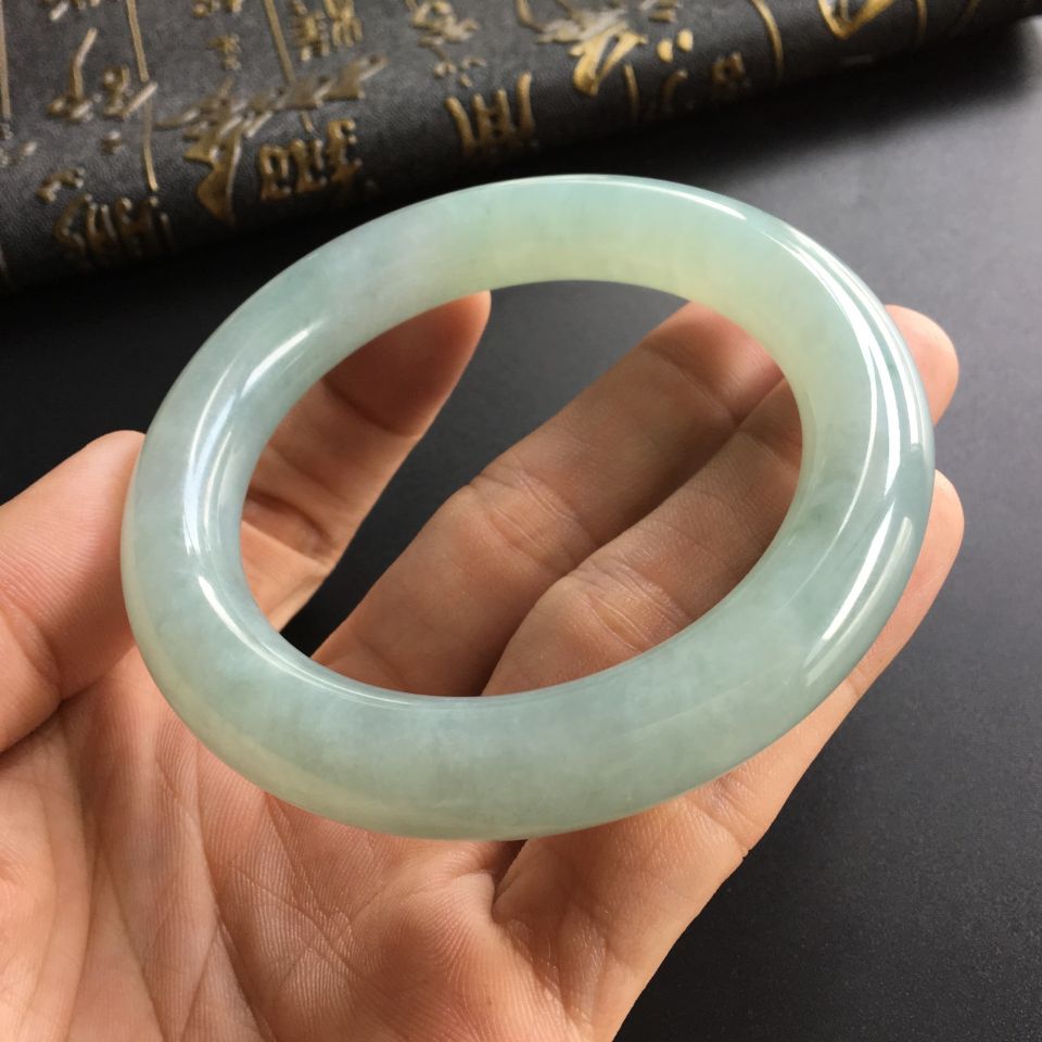 (超值推荐)糯冰种晴水略飘花圆条手镯(57.6mm)