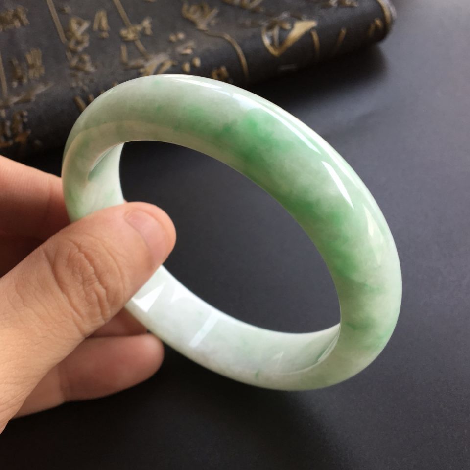 (超值推荐)糯冰种飘翠手镯(58.2mm)