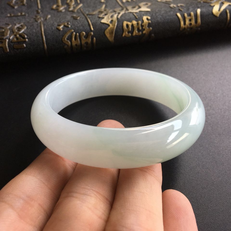 (超值推荐)糯冰种略飘花手镯(54.7mm)