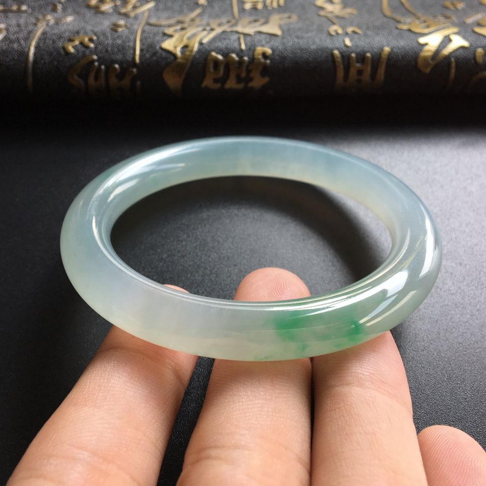 (超值推荐)冰种飘翠圆条手镯(54.8mm)