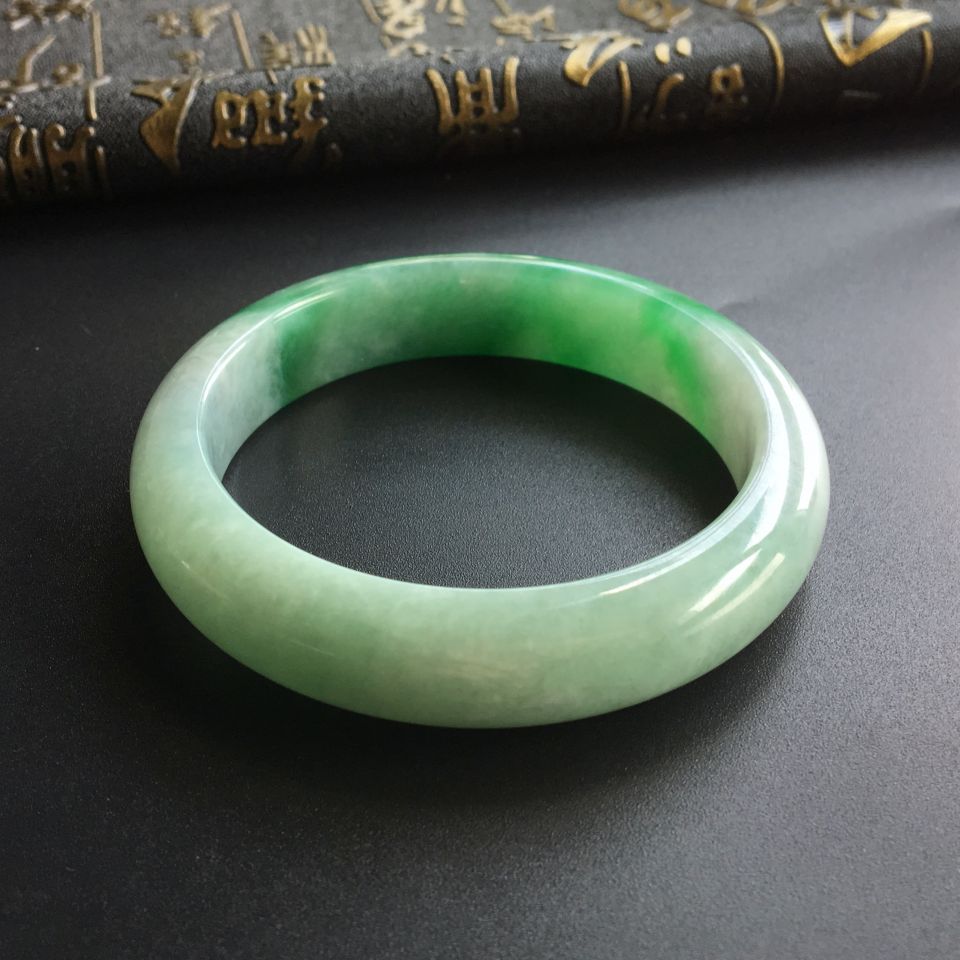 (超值推荐)糯冰种飘翠手镯(56mm)