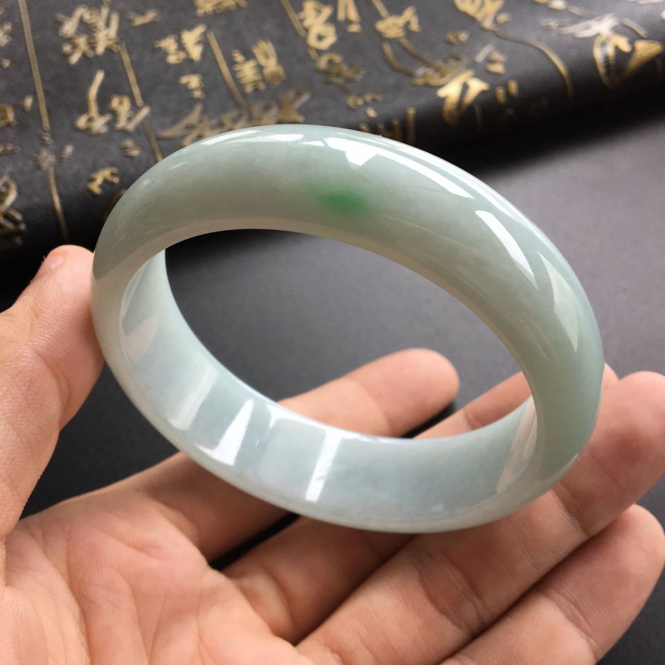 (超值推荐)糯冰种略飘翠手镯(59.8mm)