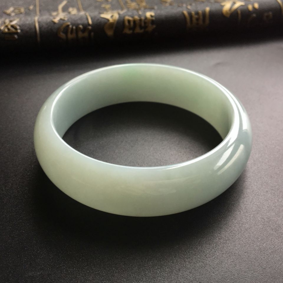 (超值推荐)糯冰种略飘翠手镯(59.8mm)