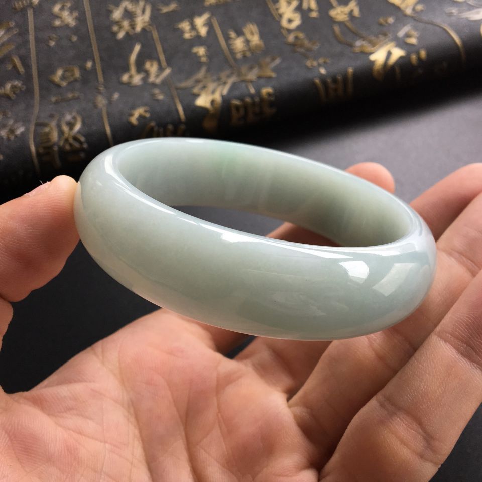 (超值推荐)糯冰种略飘翠手镯(59.8mm)